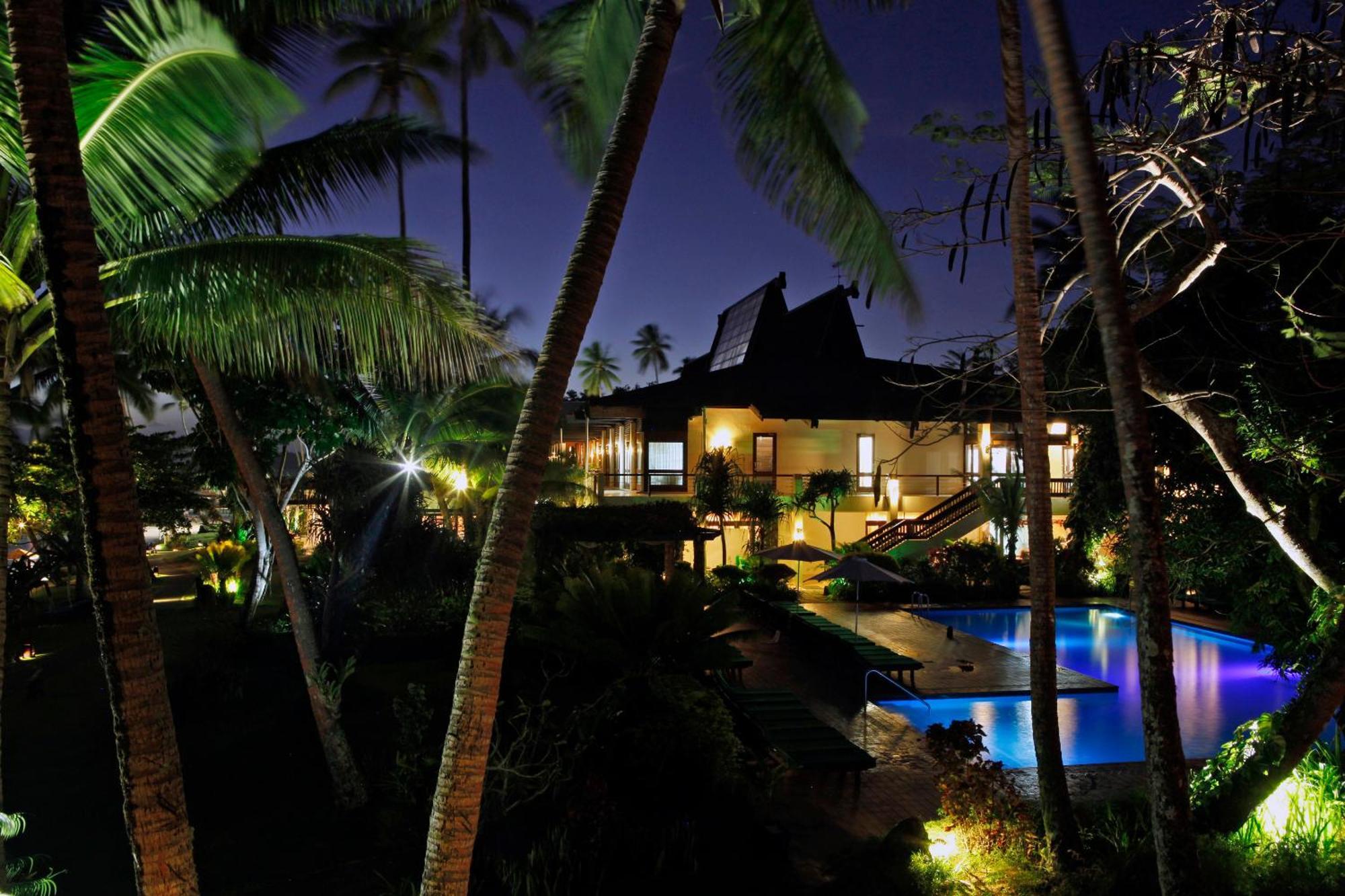 The Warwick Fiji Hotel Korolevu  Exterior foto The resort at night