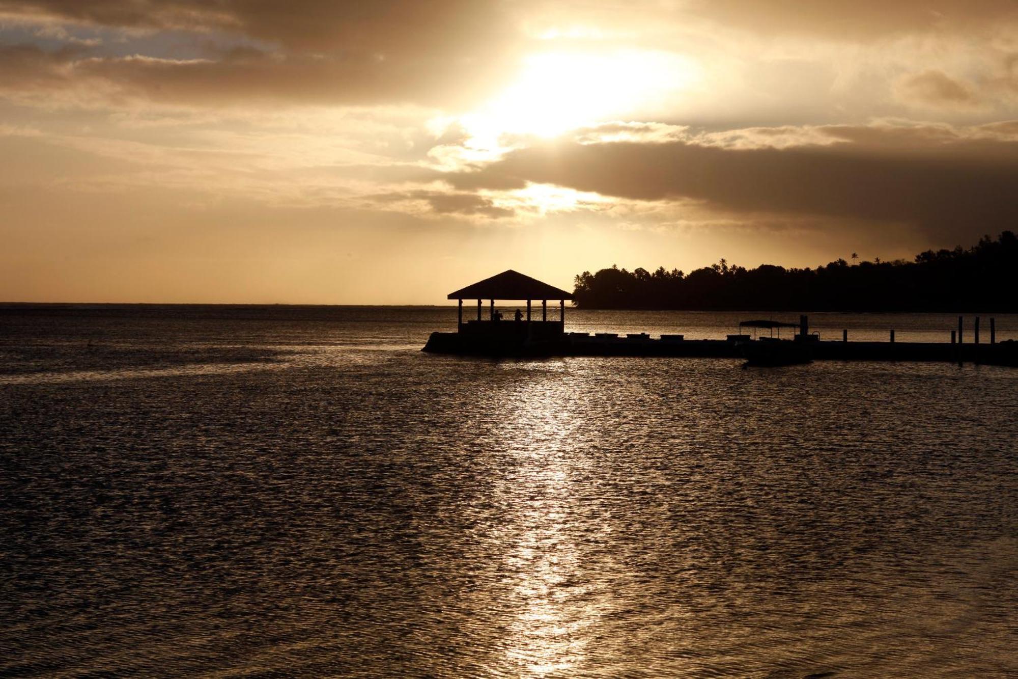 The Warwick Fiji Hotel Korolevu  Exterior foto Sunset at the beach