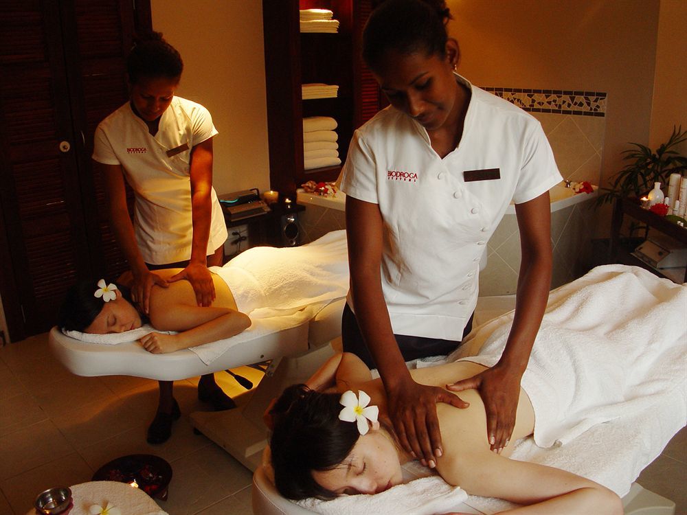 The Warwick Fiji Hotel Korolevu  Exterior foto Massage in Mauritius