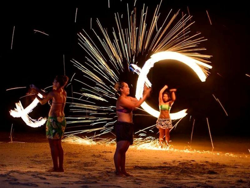The Warwick Fiji Hotel Korolevu  Exterior foto Luau performers